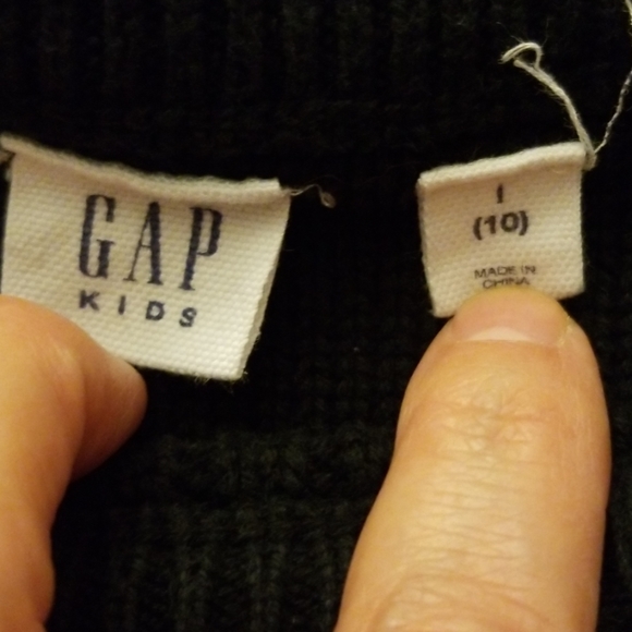 ⛔️SOLD⛔️Gap frilled front bib sweater - Picture 2 of 2